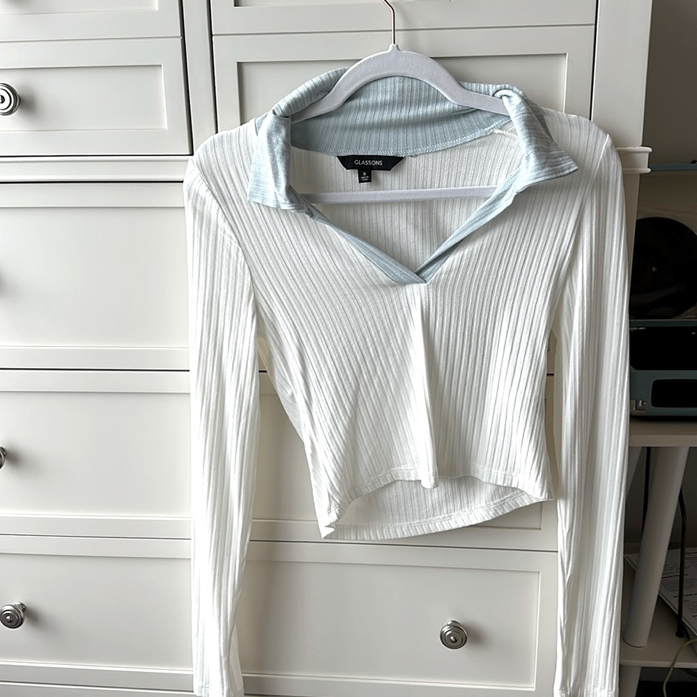 Glassons white and blue long sleeve crop top